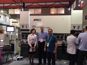 Earl Πεπόνι Πελάτες Επισκεφθείτε την Έκθεσή μας