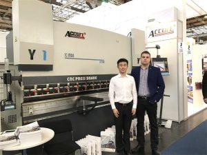 Οι πελάτες της Πολωνίας επισκέπτονται την Έκθεσή μας